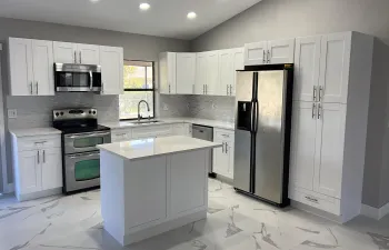 New Kitchen w/Cuartz Counters