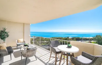SWEEPING OCEAN VIEWS!