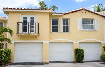 Convenient garage & parking!