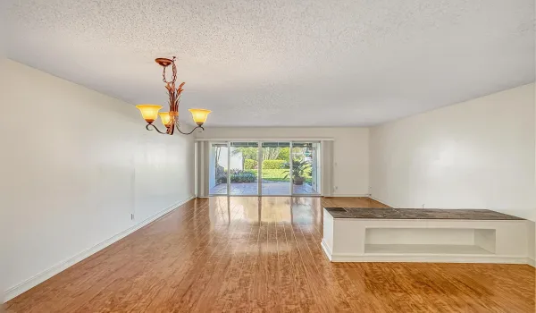390 Golfview Rd Apt G - Royale Harbour