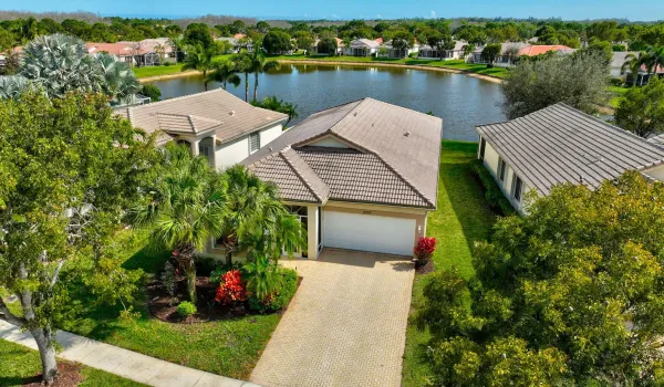 Spectacular Lake Views