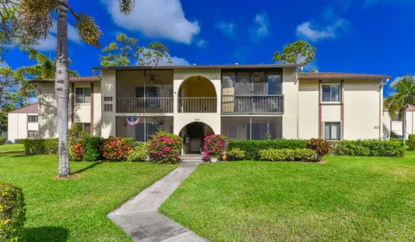 305 Knotty Pine Cir Apt D2-small-008-031