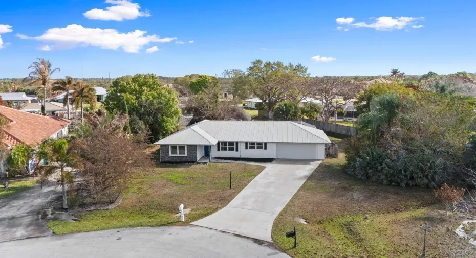 Welcome to 791 SE River Court!