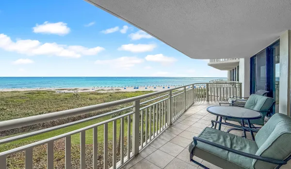 Large Balcony with Endless Ocean View