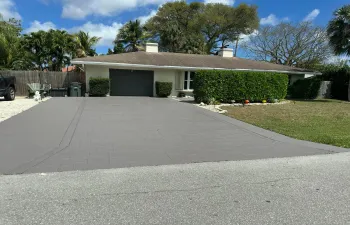 Welcome Home to 2099 S Conference Drive in Beautiful Paradise Palms!!