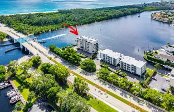 SE CORNER 2 STORY PENTHOUSE! 2 MINUTE WALK TO THE BEACH