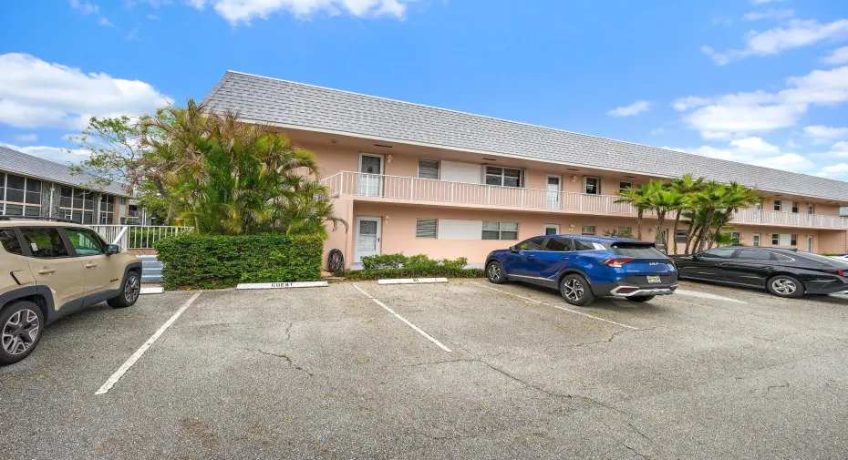 18081 SE Country Club Dr bldg 6 apt 51-1