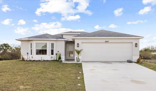 Front Elevation: Modern 4-Bedroom Home in Edgewater Acres