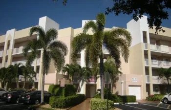 2541 n nob hill rd front