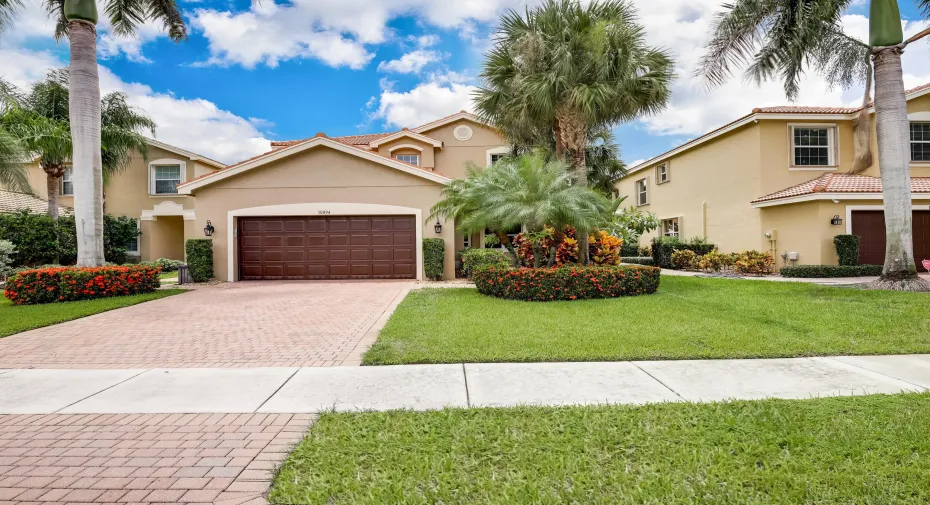 Stunning 4BR Gem: Modern and spacious.