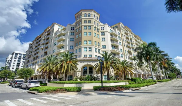 Palmetto Place Front Entrance