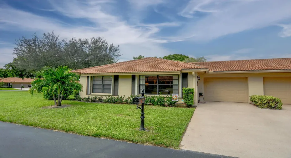 4580 Laurel Tree Rd Apt A-large-001-018-