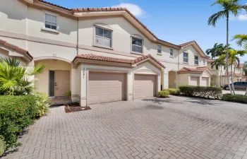 2581 Riverside Dr-26