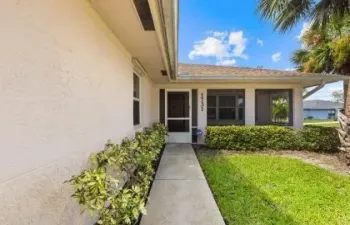 Corner unit directly across from Pool and extra parking