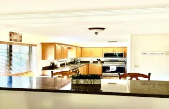 Kitchen w/new S/S appliances
