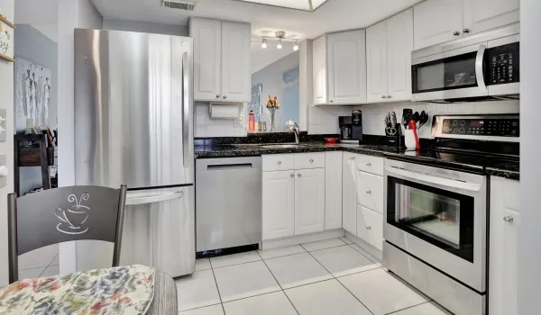 STAINLESS APPLIANCES. BUILT IN MICROWAVE