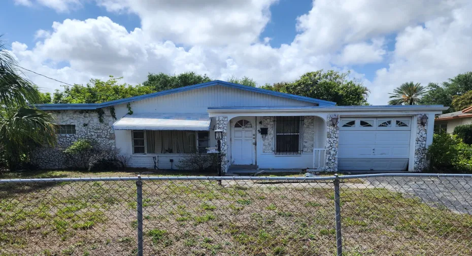1861 NW 7th ter front