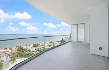 Large terrace facing the Atlantic Ocean.