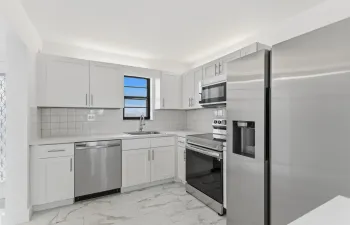 Beautiful Remodeled Kitchen w/shaker style cabinets, stainless steel appliances, luxury vinyl flooring