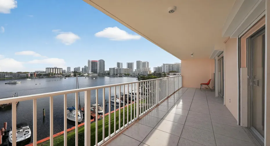 01_400_Golden_Isles_Dr_apt_37_Hallandale