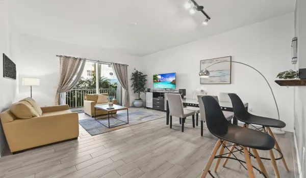 09 Living Room 01