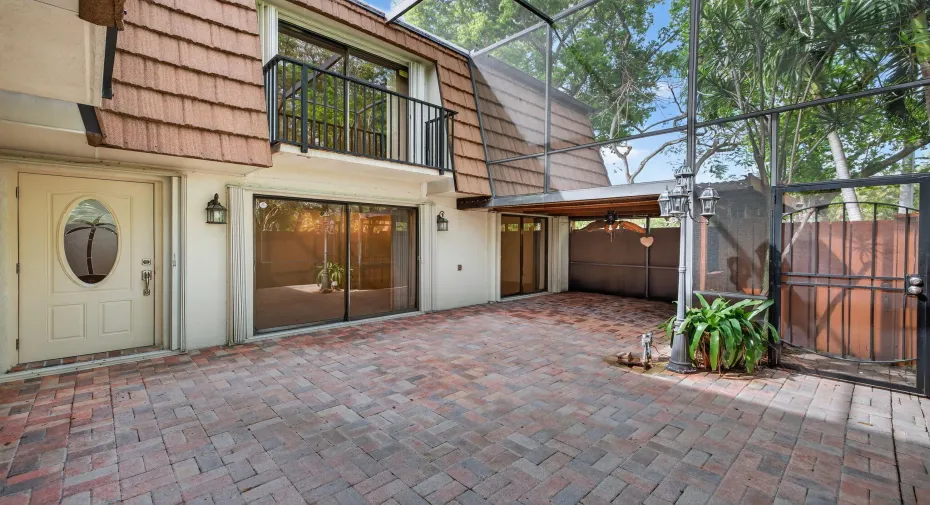 2 Private Courtyard