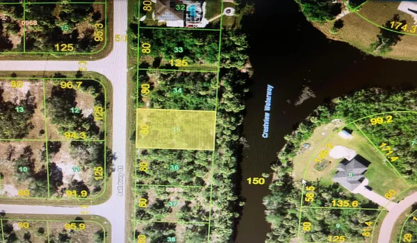 Lot in Canal
