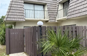 1809 N Congress-fence-MLS