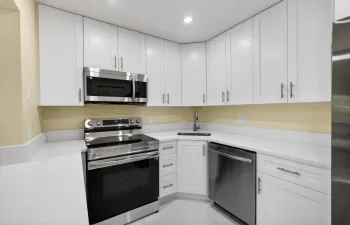 4947 D2_Kitchen Corner View