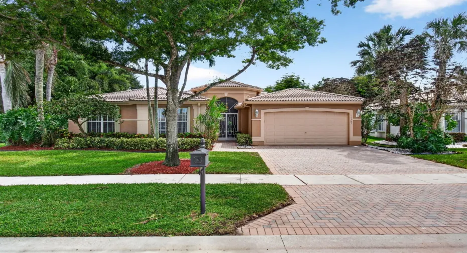 Welcome to 11366 Barca Blvd. in VALENCIA LAKES