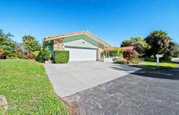 2-web-or-mls-301-jacaranda-dr