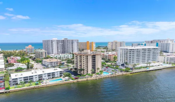 501 N Riverside Dr u203_006