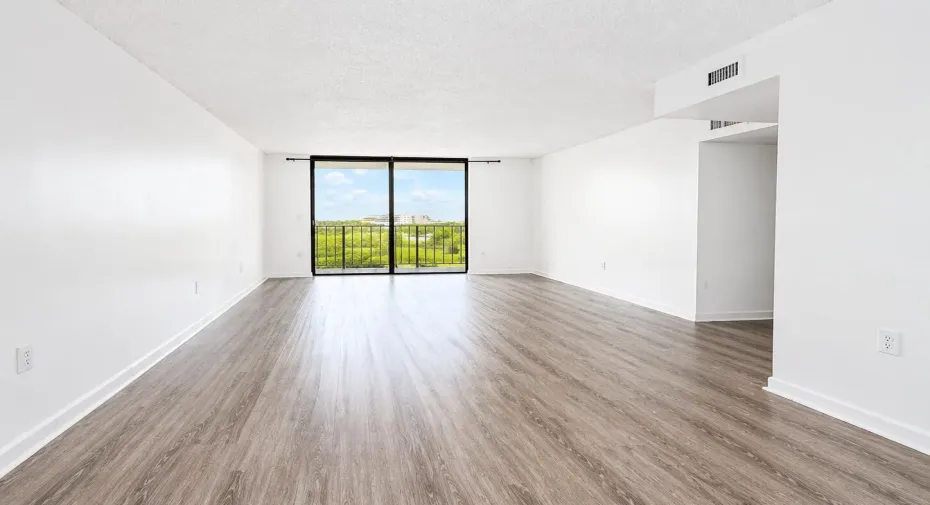 Livingroom:dinningroom