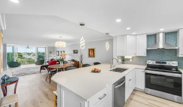 OPEN FLOOR PLAN-CANAL VIEW-MODEL PERFECT