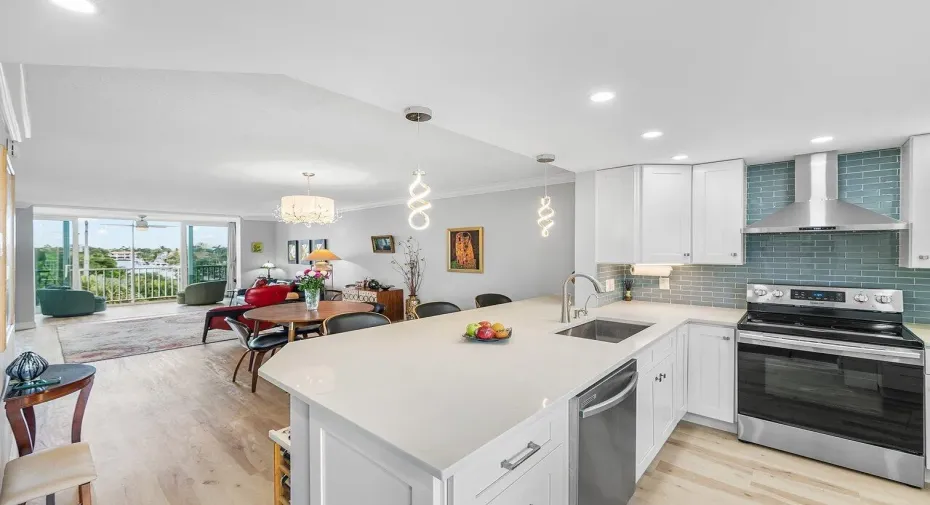 OPEN FLOOR PLAN-CANAL VIEW-MODEL PERFECT