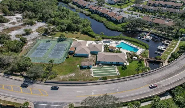 Beacon 21 recreational area and marina