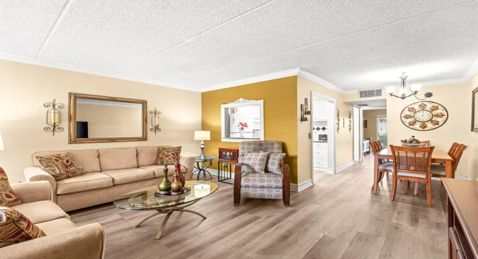 005-600VillageGreenCourt-211-PalmSprings