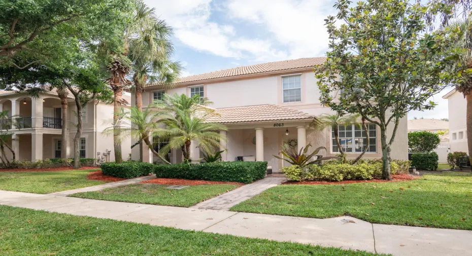 © Clark-8065 Murano Circle-001