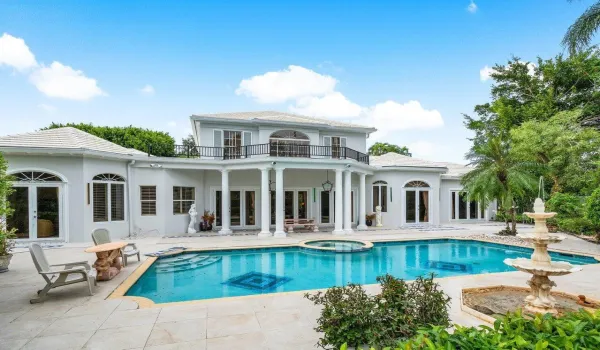 Back / Pool