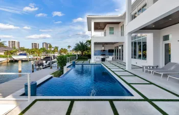 Exterior & Pool