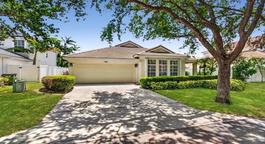 1142 Canoe Point