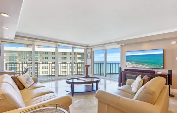 Spacious Living Area w Ocean View