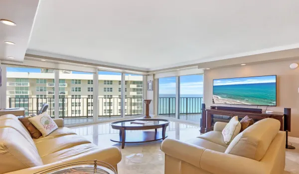 Spacious Living Area w Ocean View