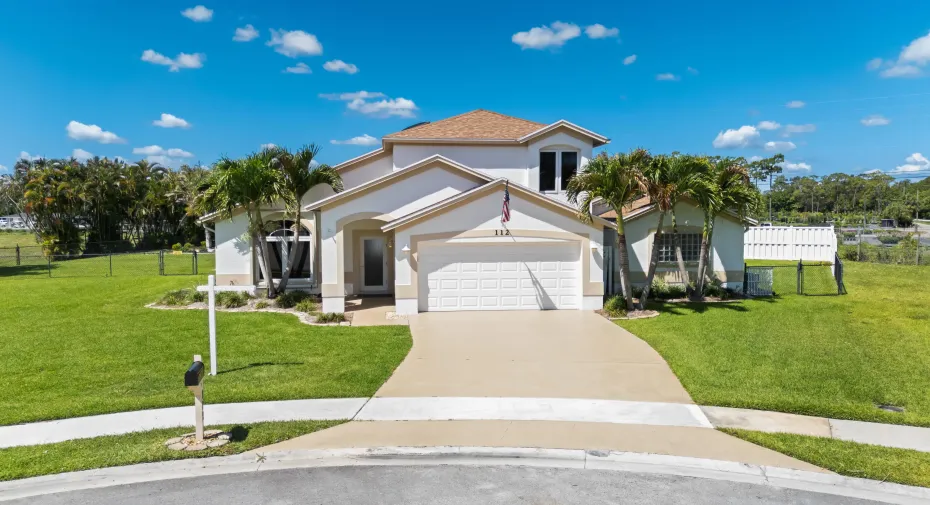 Large home located on a Cul-De-Sac!