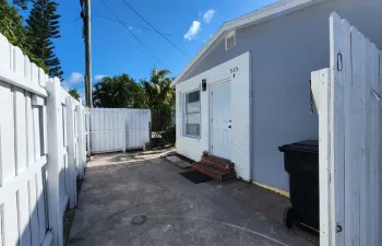 515 10th Ave N Rear unit 1