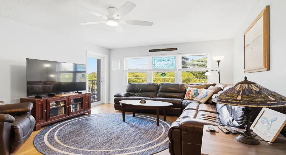 1502-S-LAKESIDE-DRIVE-302-33460-001