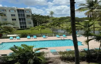 3500 oaks pool view