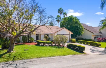 Exterior, lot frontage of 80+ ft.