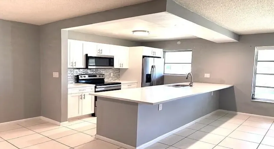 Open concept kitchen 5