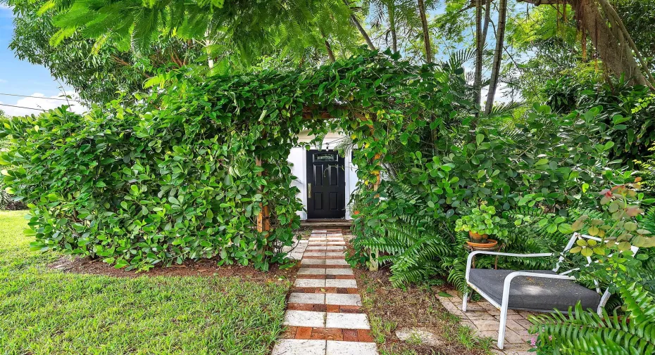 428 Hawthorne Dr-1